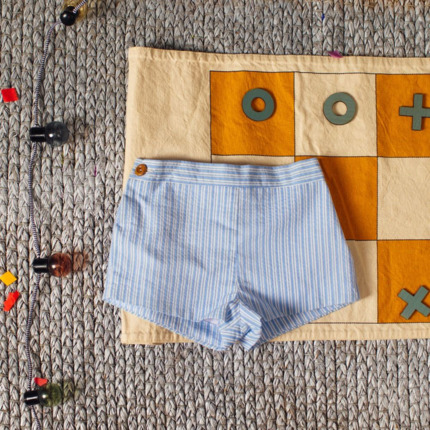 Pantalón Corto Raya Azulada.