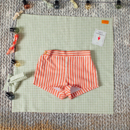 Pantalón Corto Raya Roja.